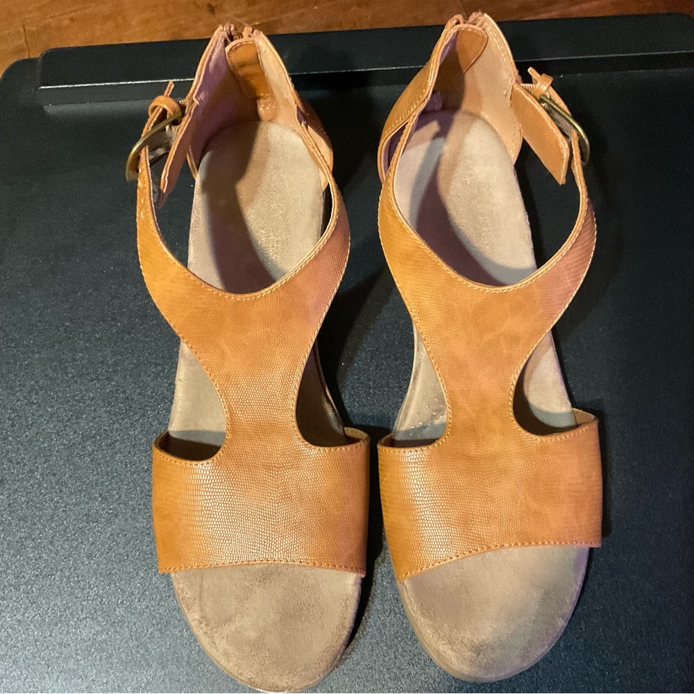 Women’s Tan T-Strap Sandal